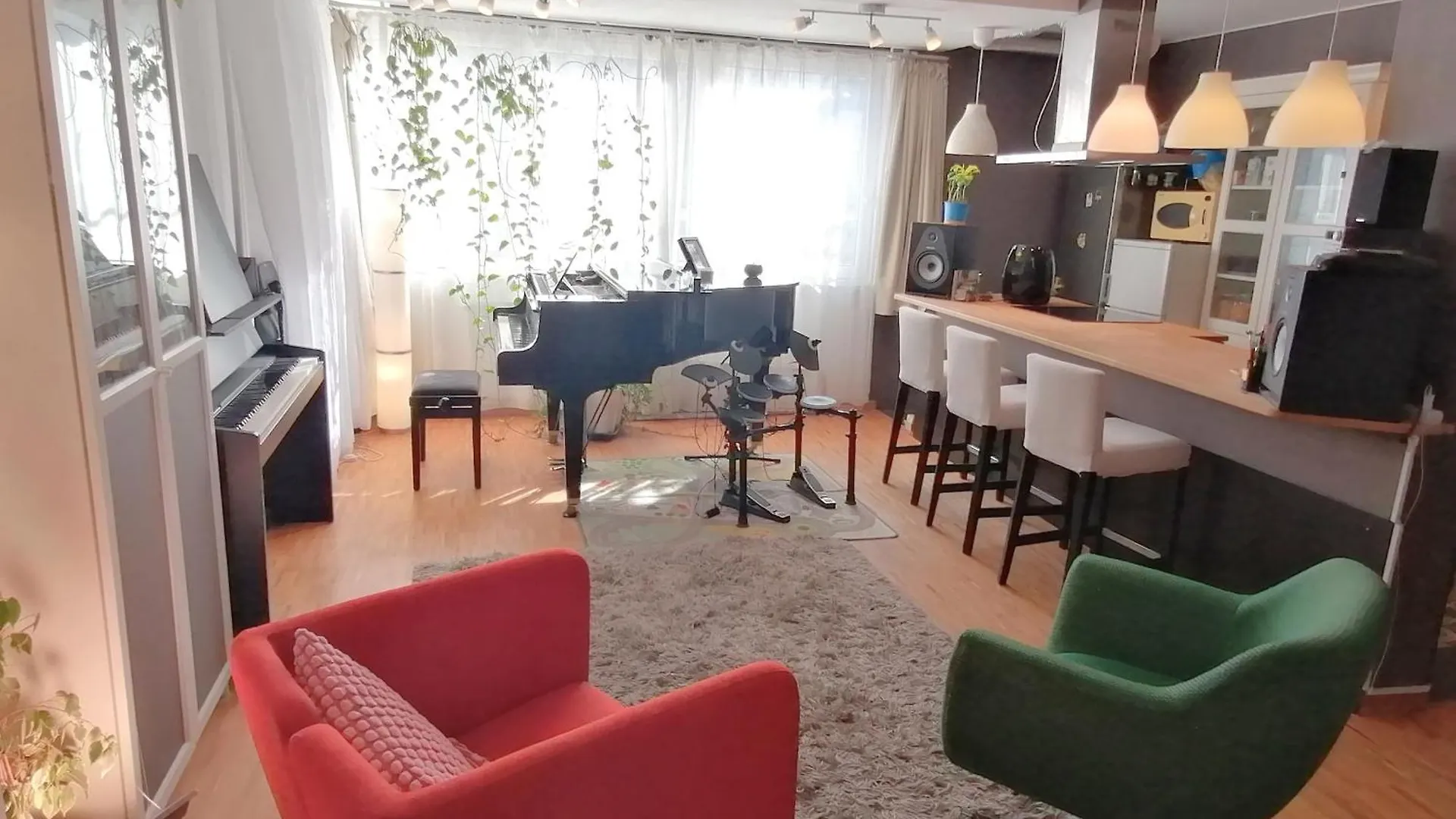Contatti di Lovely Central Flat With Grand Piano, Family Friendly